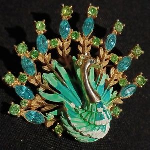 Vintage  unmarked boucher style peacock brooch pin